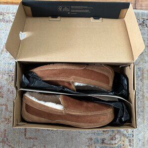 UGG slippers, Mens size US 10 / UK 9 / EU 43